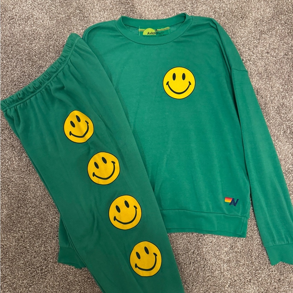 Aviator Nation ⚡️ Kelly Green Smiley Sweatsuit 😊